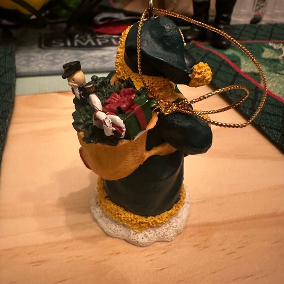 ๐๐2/$10๐๐ Oakland A's Olde World Santa Claus Christmas Ornament MLB Limited Ed - Picture 6 of 7